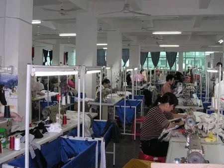 茶山这家厂疯了,5000条丝巾免费送